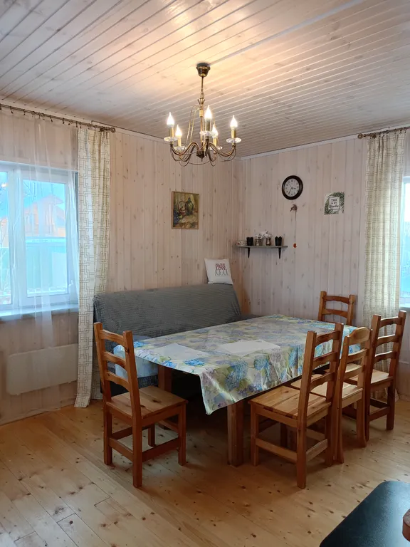 Коттедж Дом с кирпичным камином — Луга