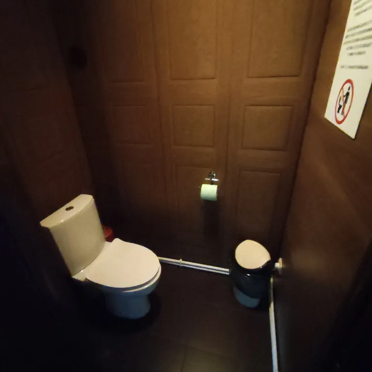 Дом на скале с панорамным видом на озеро