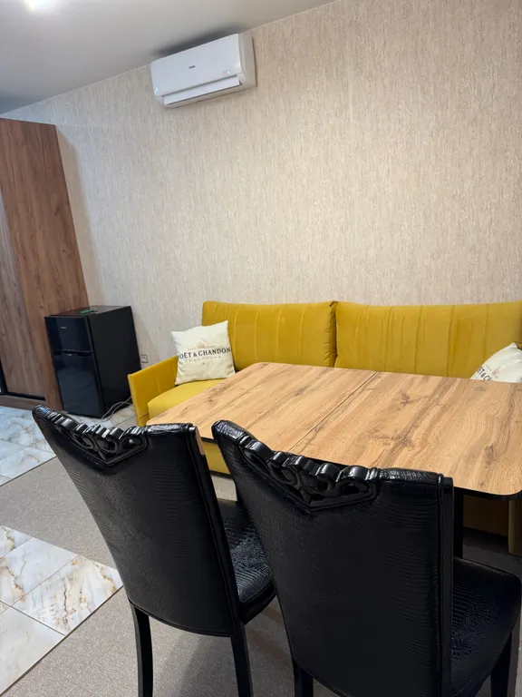 Уютный новый дом с собственным бассейном