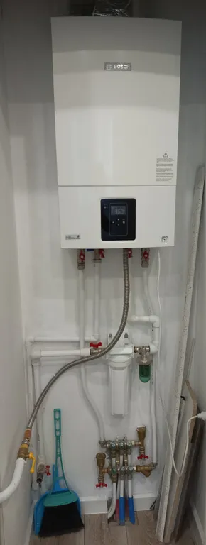 Любимый уголок у глобуса