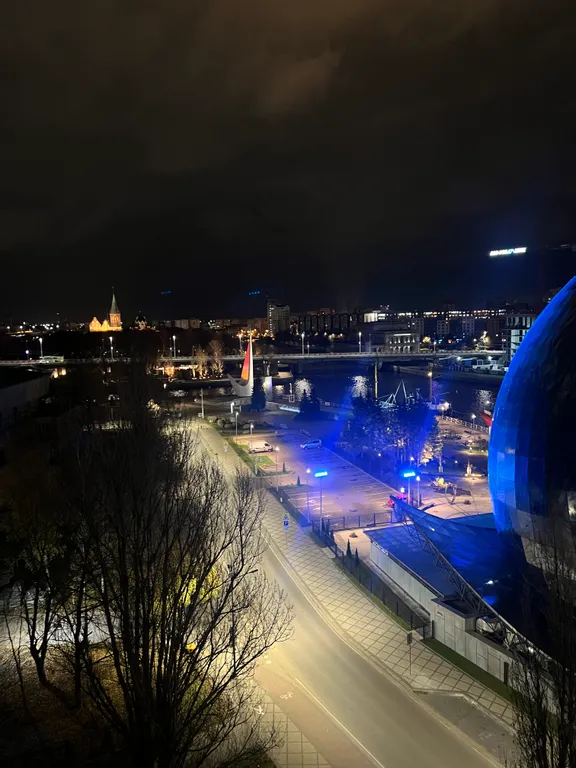 Квартира Квартира Уютная евродвушка с видом на реку Преголя и Планету Океан — Калининград