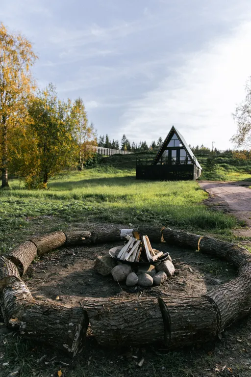 Дом A-frame с видом на реку