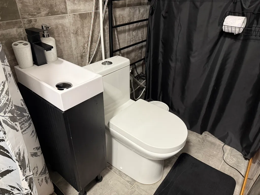 Уютная комната с отдельным входом в центре города