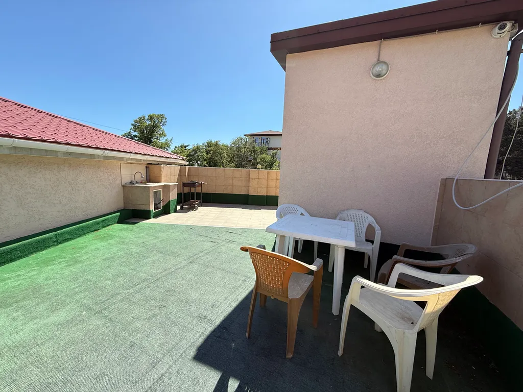 Студия с балконом зоной барбекю у моря