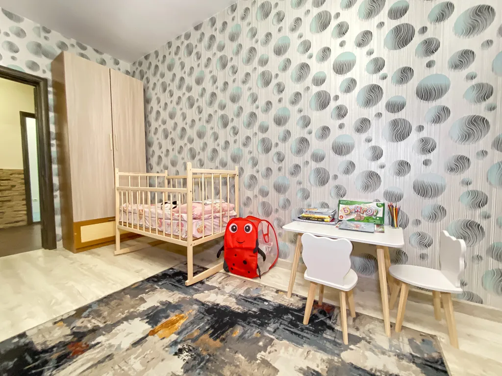 Двухуровневая квартира для большой компании