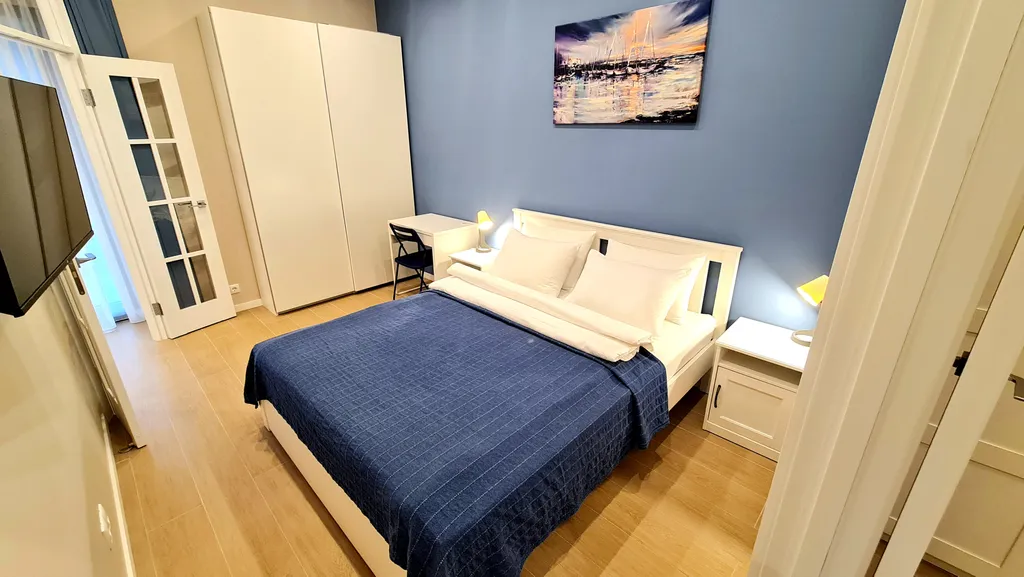 Квартира-студия с изолированной спальней и балконом в приморском парке