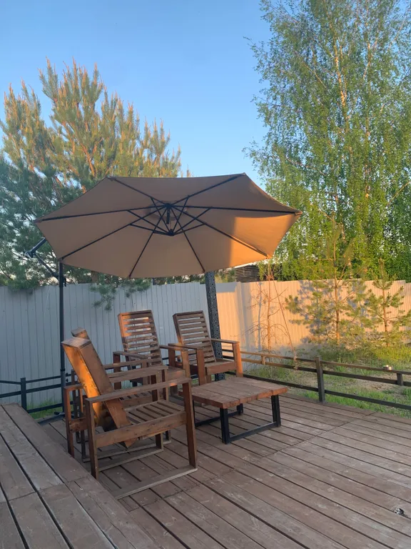 Уютный дом на самом берегу реки