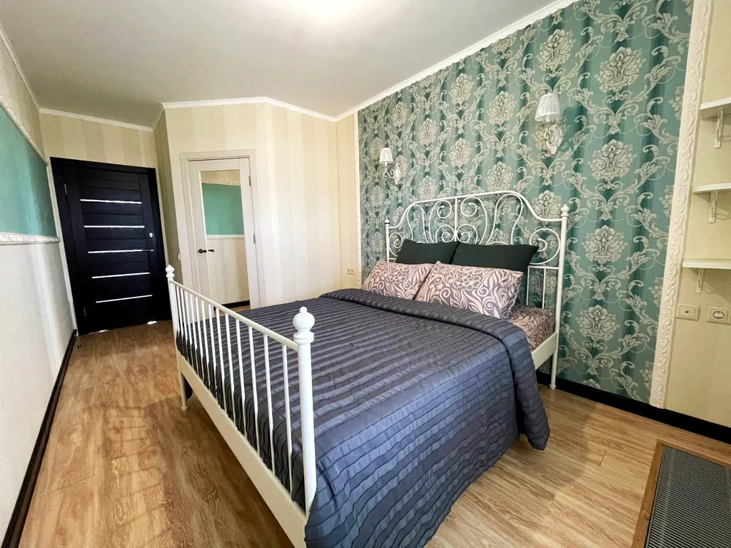 Семейная евротрешка с видом на Лавру,огром гостиной и 4 отд. кроватями