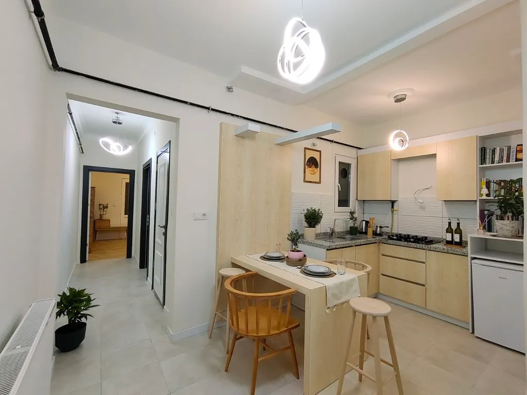 Beautiful 2br and 2toilet balcony apt 8 min by metro