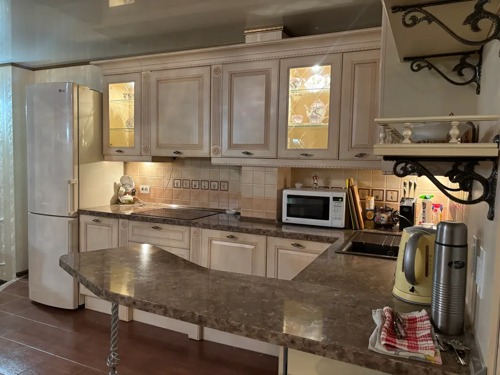 Двухкомнатная квартира на берегу озера Большой Еланчик