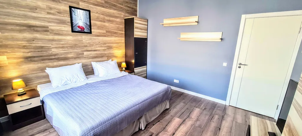 Квартира у моря с видом на озеро и горы