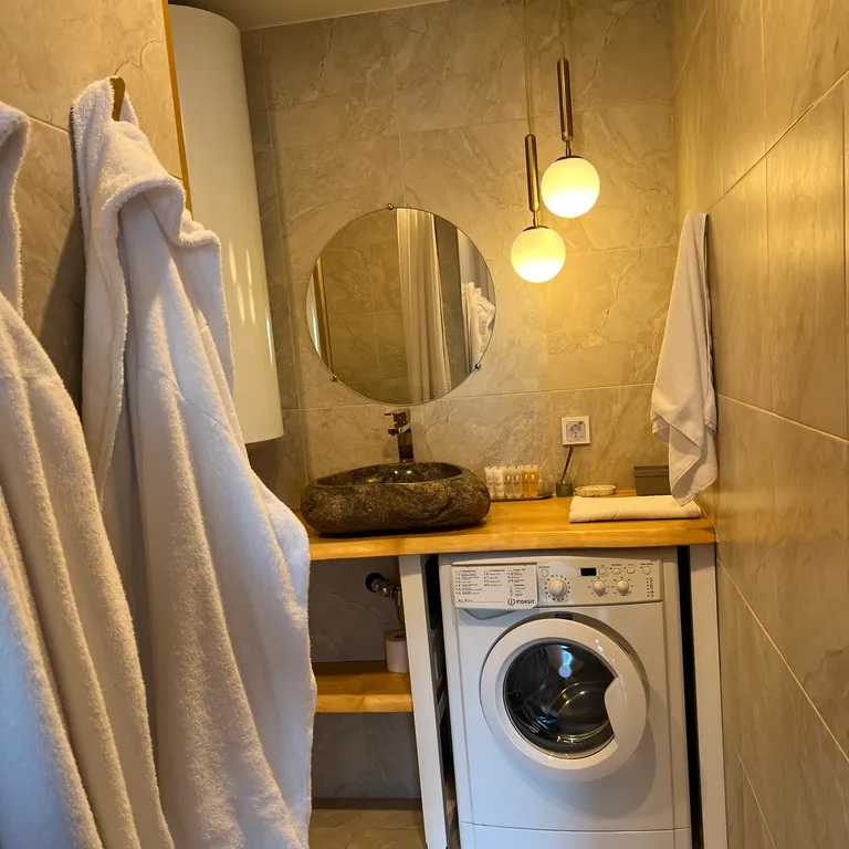 KIVI - уютный двухместный дом с видом на озеро и террасой в Карелии