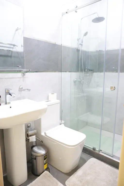 Номер с кроватью размера king-size и видом на сад