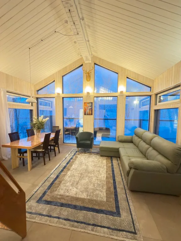 Дом с видом на озеро