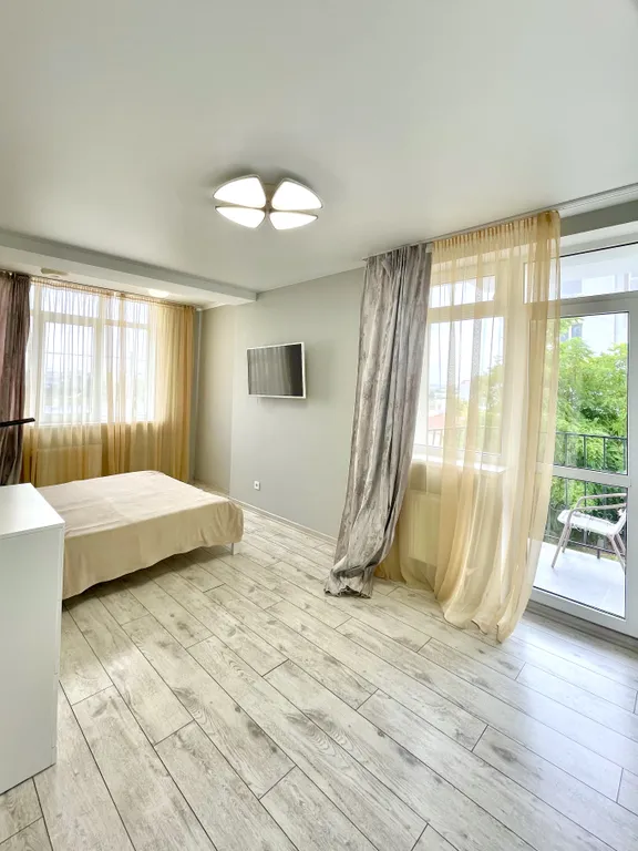 Квартира Квартира у моря, окна и балкон с видом на море и яхт-клуб — Севастополь