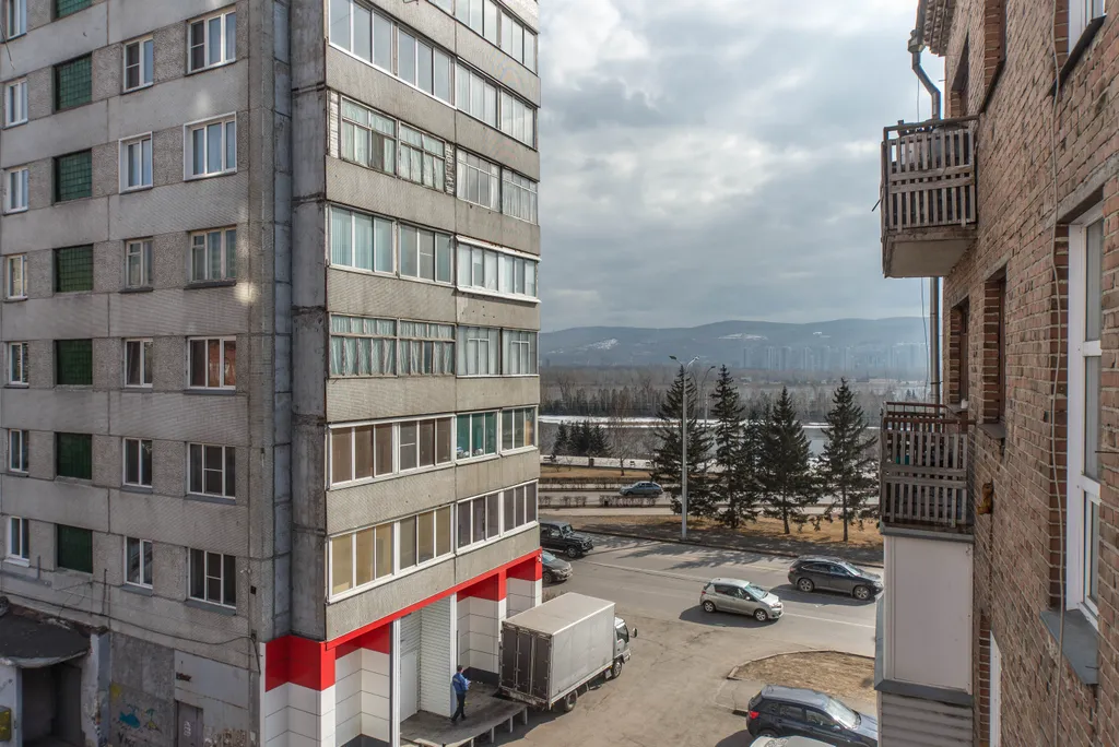 Современная 2-ком на набережной в центре города