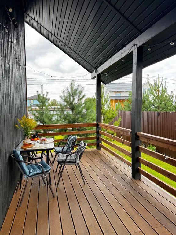 Стильный дом-шале с панорамными окнами, террасой и костровой зоной