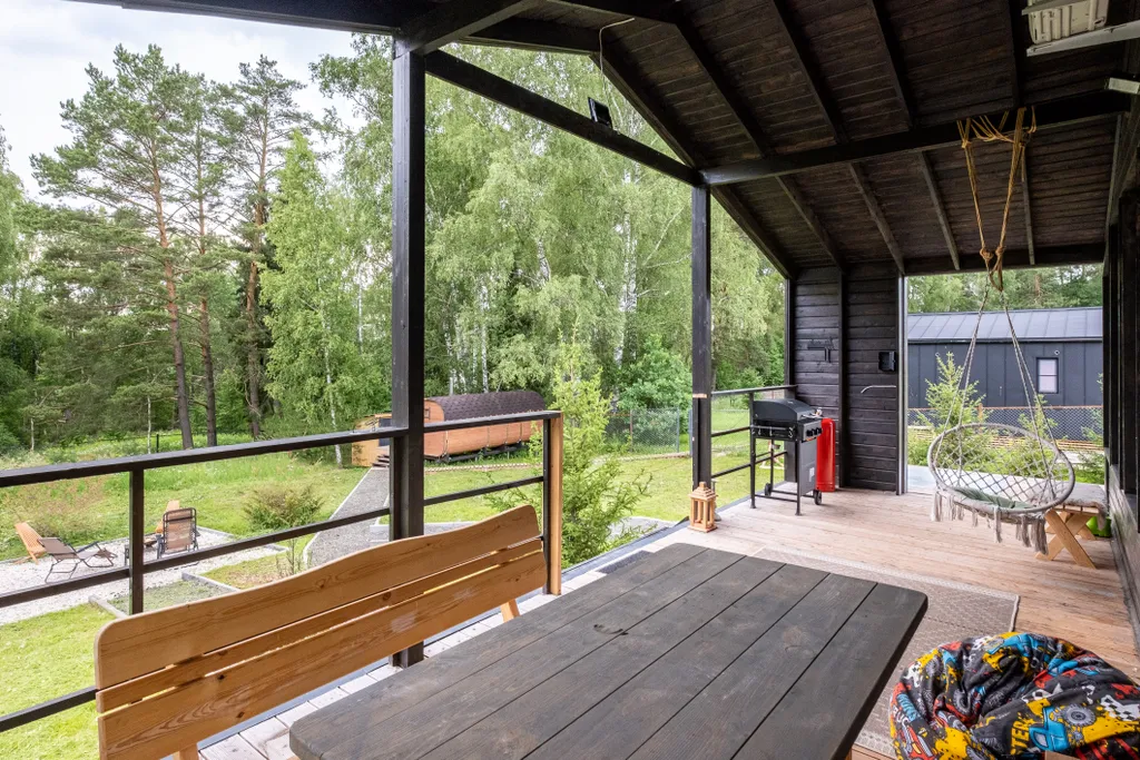 Современный дом с баней в лесу