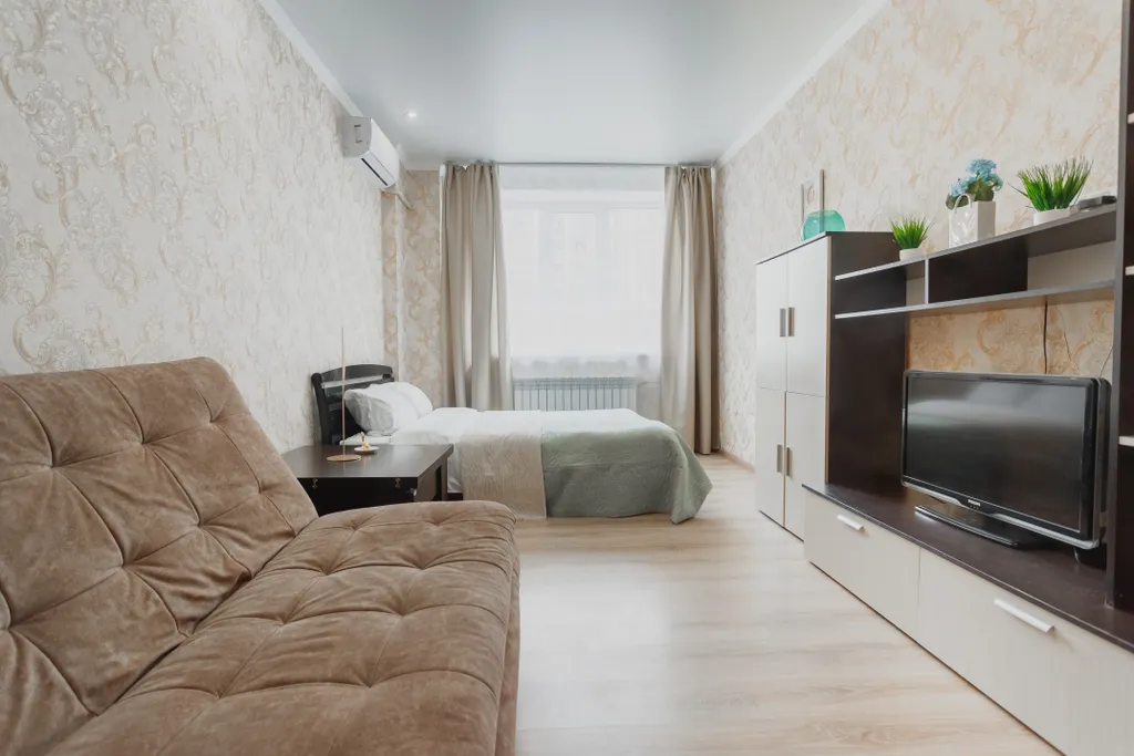 Большая квартира с раздельными комнатами и кухней