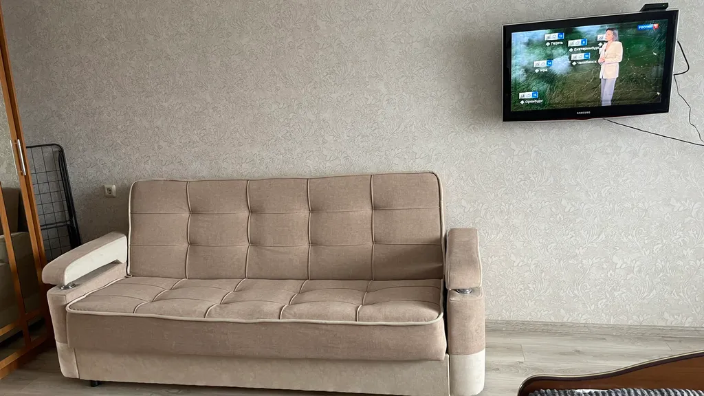 Уютная квартира рядом с аэропортом Толмачево и экспоцентром