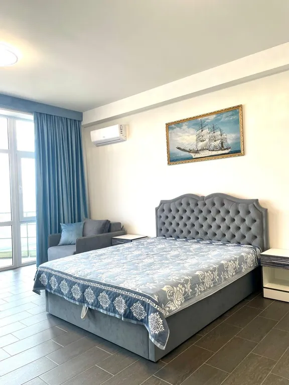 Эллинг на берегу моря