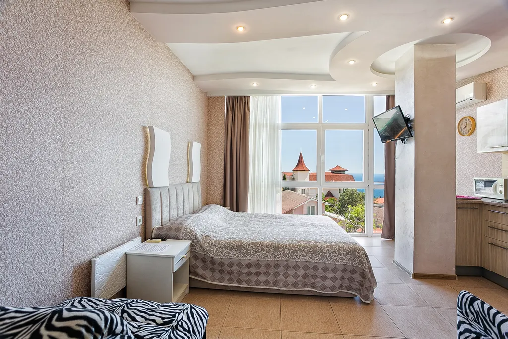 Светлая видовая квартира-студия под горой Кошка — аренда посуточно в Симеиз