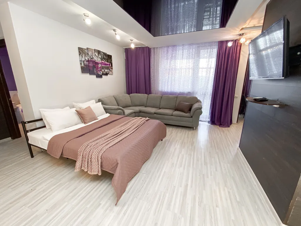 Семейная квартира с камином у ТЦ Аквамолл