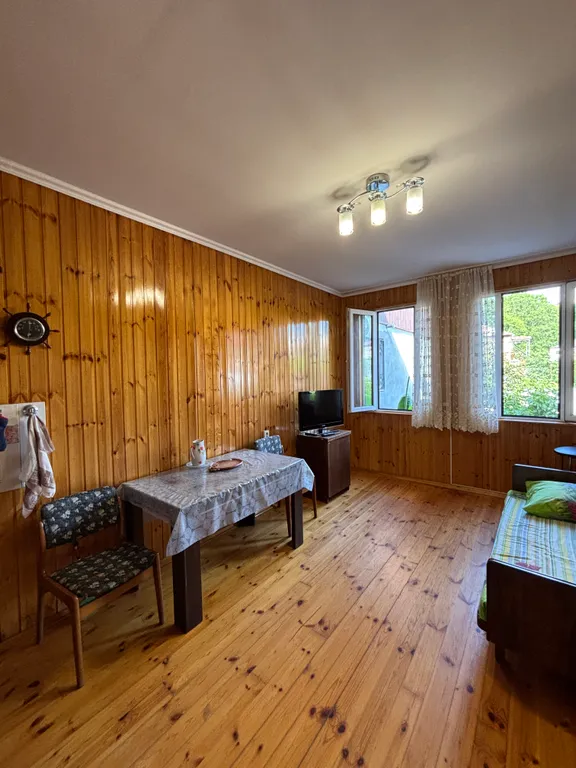 Коттедж Просторный дом в двух шагах от моря — Сухум