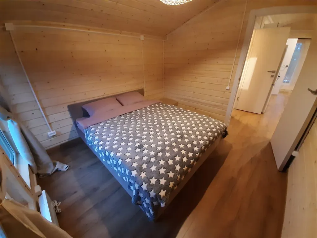 Дом в  соснах.