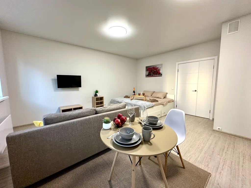 Студия с кроватью и дизайнерким ремонтом