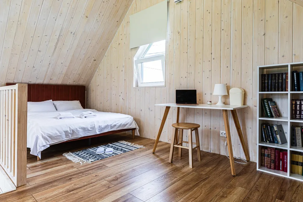 Яркий коттедж с панорамным видом на лес рядом с баней