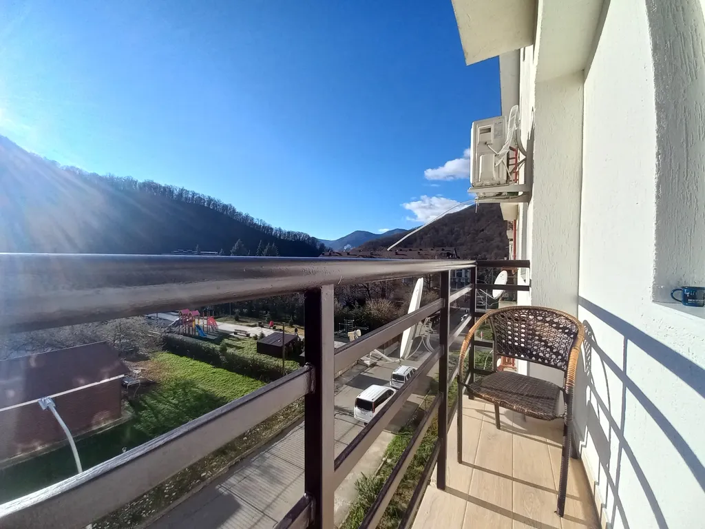 Уютная квартира с новым ремонтом в центре поселка