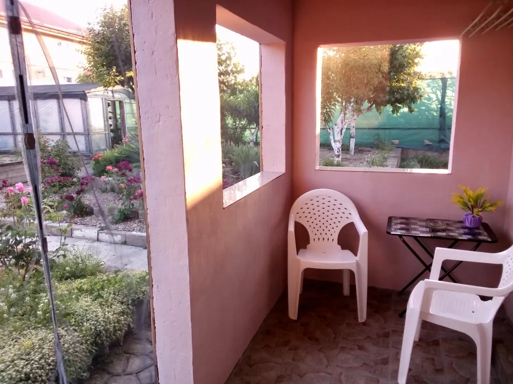 Коттедж Дом в цветущем саду — Темрюк