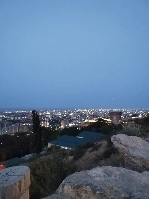 Квартира в доме с райским садом под смотровой площадкой и близ моря