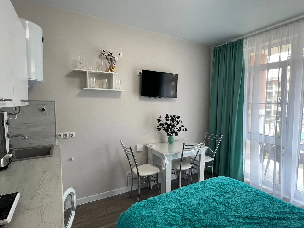 Студия 184 с бассейном