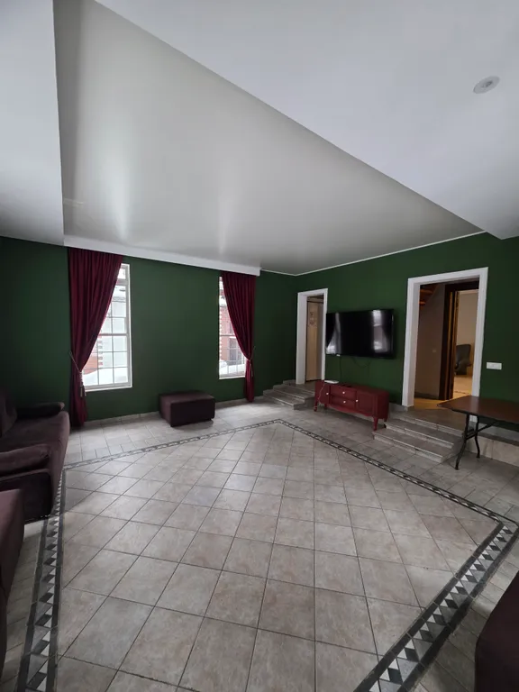 Загородный дом с бассейном и банкетным залом