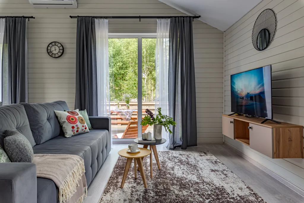 Алтайский - дом с костровой чашей и колонкой Алиса