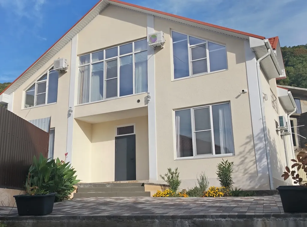 Новый дом с подогреваемым бассейном