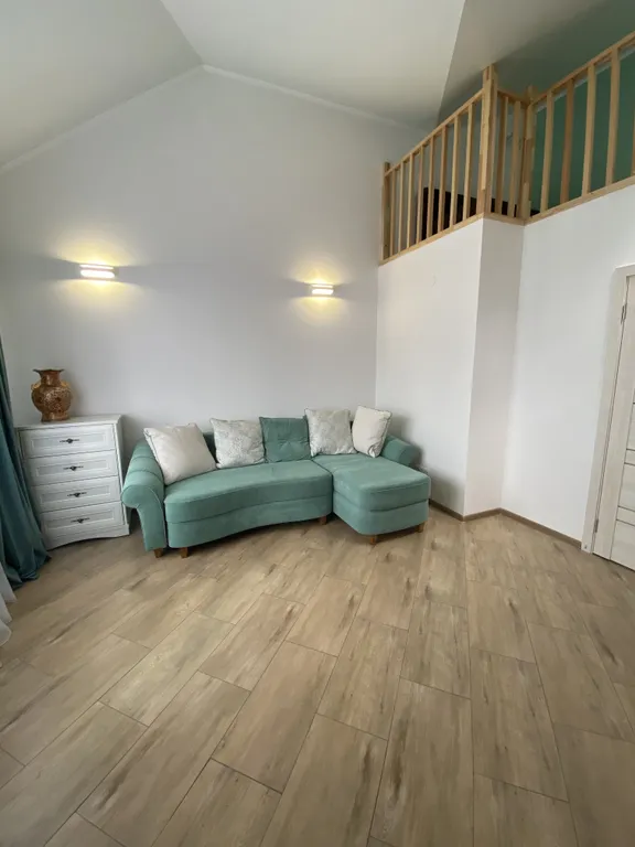 Двухуровневые апартаменты у озера и моря