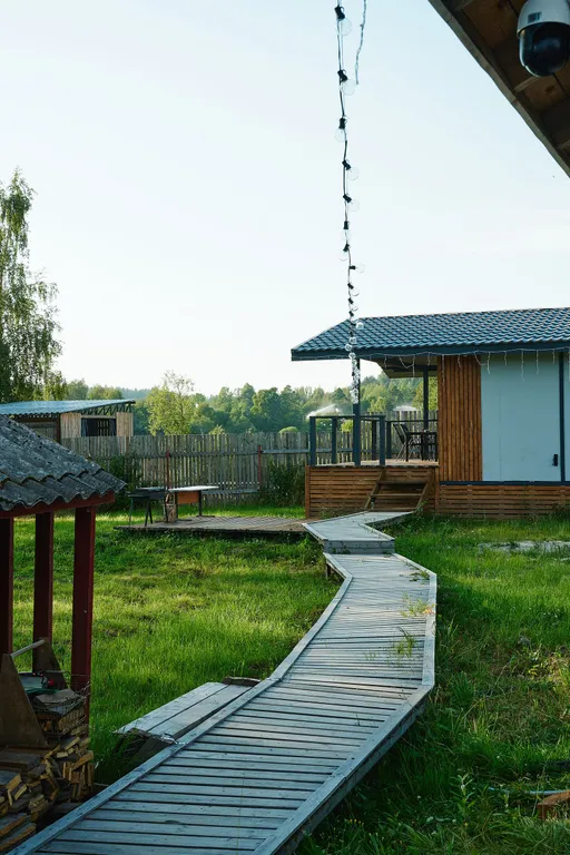 Уютный дом на берегу озера