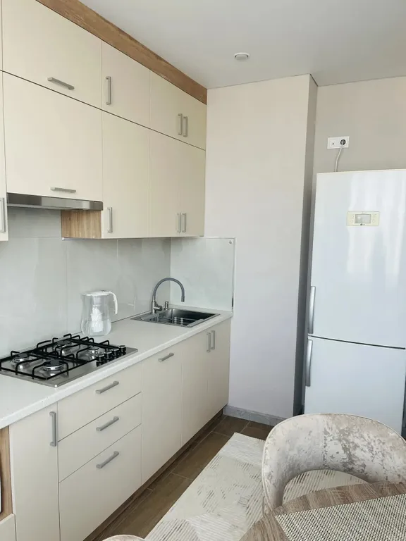 Уютная квартира в тихом районе с развитой инфраструктурой.