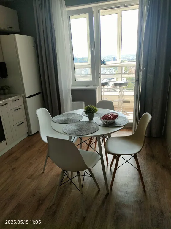 Уютная двухкомнатная квартира с видом на город и реку с 25 этажа