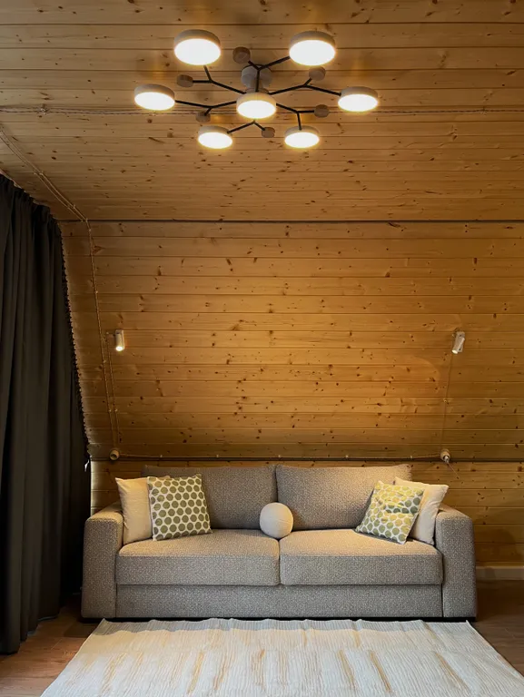 Двухэтажный A-frame домик у реки Гарабаши с видом на горы