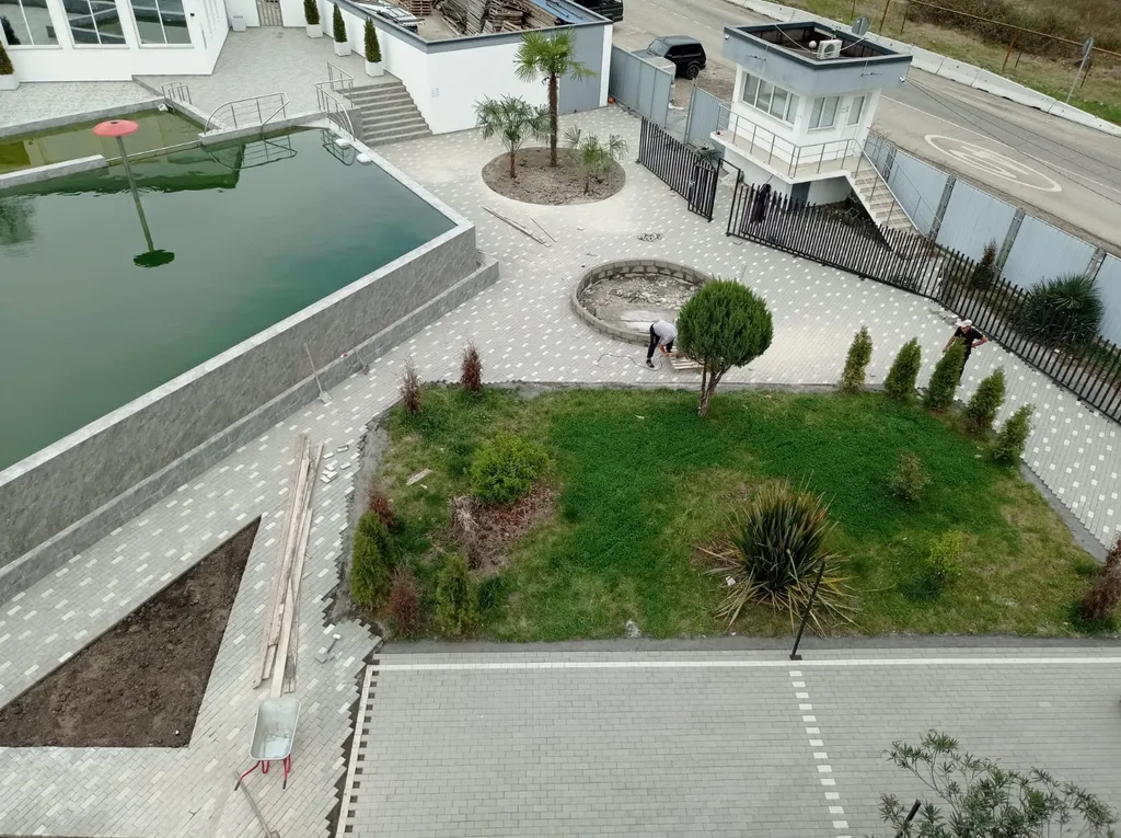 Студия с отдельным входом в комплексе с бассейном