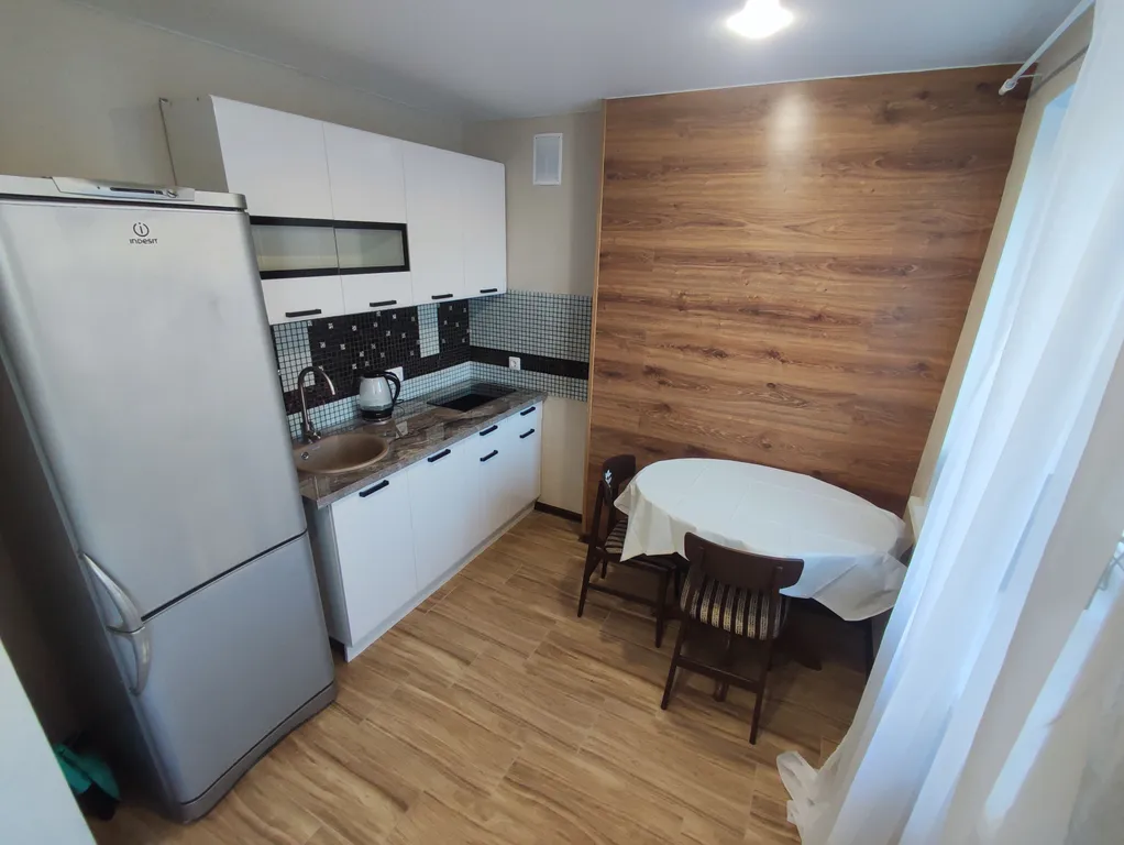 Двухкомнатная квартира в историческом центре города, голубой огонёк