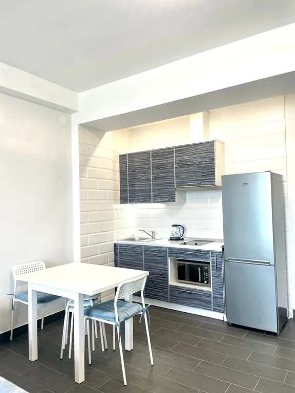 Эллинг на берегу моря