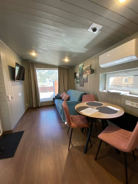 Дом с видом на горы Цветной