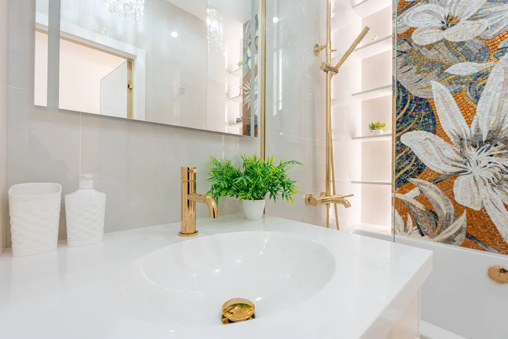 Студия с мозаичным панно в ЖК Актер Гэлакси