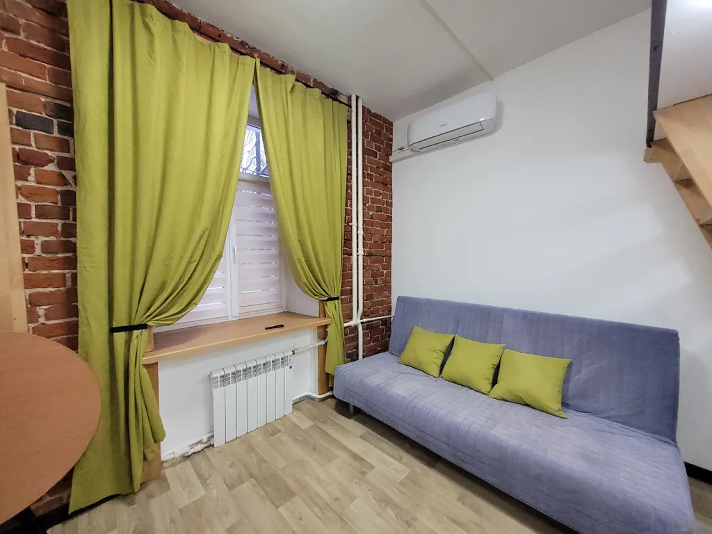 Лофт-5 жёлтая, клёвая двухуровневая студия в центре