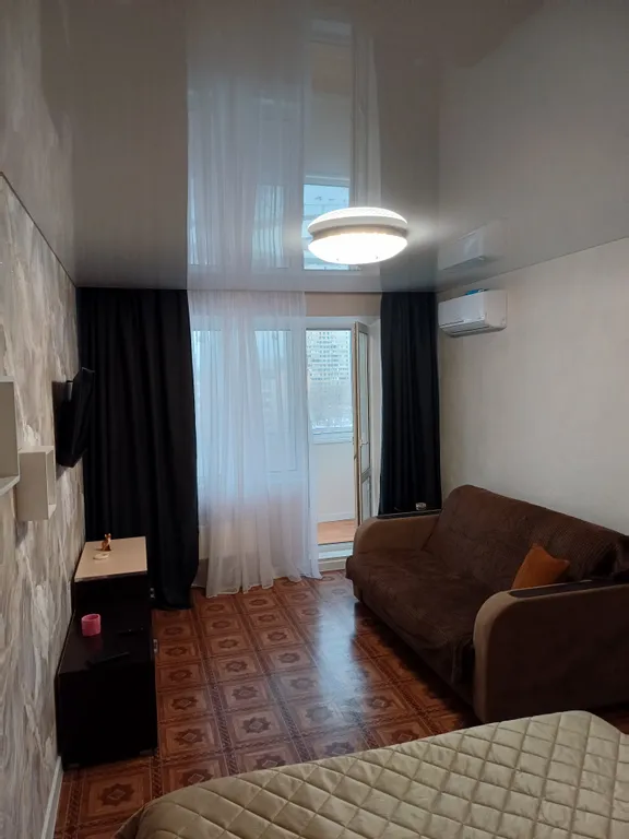 Светлая уютная квартира с большим ортопедическим диваном и кроватью